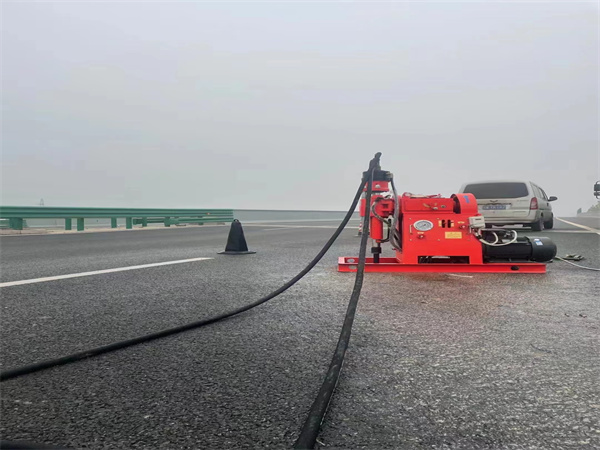 南溪马路路基路面开裂下沉注浆加固灌浆